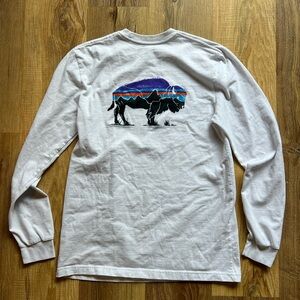 Men’s Patagonia White Long Sleeve Shirt with Buffalo Graphic small